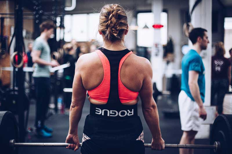Crossfit woman in WOD