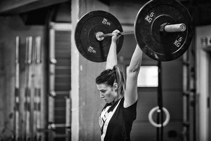 crossfit woman overhead movement